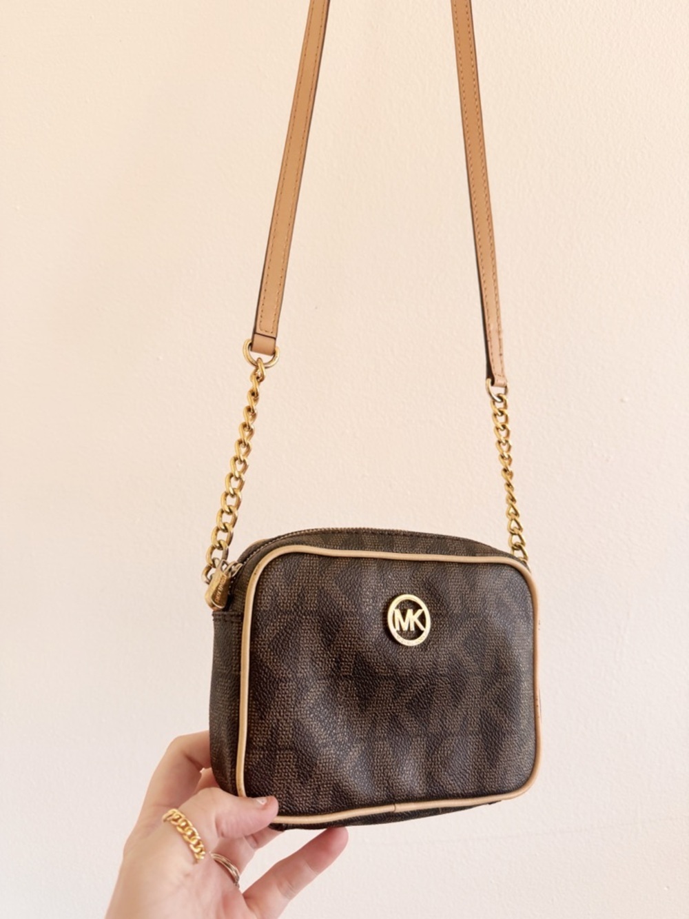 Michael Kors Brown Monogram Crossbody with Beige Trim - Picture 2 of 6